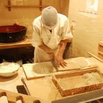 GONPACHI - 毎日手打ち！〆の蕎麦　蕎麦職人が手打ちする、本格蕎麦。コシのある食感が魅力です。さらっと〆の一品にどうぞ。