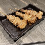 北海海鮮 寿司酒場 魚しょう - 鶏皮×3