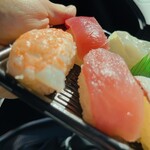 小僧寿し - エビ、マグロアップ