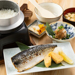 烤青花魚和小鍋什錦飯套餐