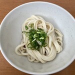 池内うどん店 - うどん1玉280円。温めずにしょうゆをかけていただきました。美味しかったです。