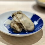 鮨 西崎 - ■牡蠣
      ぷっくら、最高！お出汁まで完飲必須の美味しさ。