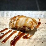 鮨 西崎 - ■煮穴子
      ツメの塩梅もいいのですが、穴子自体にしっかりと旨みが乗ってます！