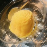 焼肉ホルモン 萬石 - 本日のシャーベット(マンゴー)￥380-税別