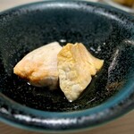 鮨 西崎 - ■あん肝
      いつもの。
      こちらは、西崎さんの夜のスペシャリテですね。
      プルンとした食感。なんの臭みも感じさせない逸品です！