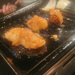 焼肉ホルモン 萬石 - ぷりぷりで美味しい脂！