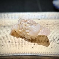 鮨 西崎 - ■煮蛤
                    低温で火入れすることで、ふっくらと。
                    蛤そのものの味わいが、口いっぱいに広がるー。