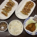 Bamiyan - 2023/11/09
                        本格焼餃子 142円×2個=284円
                        アジフライ・ごはん大盛セット 286円+55円
                        ✳︎スープバー付
                        ✳︎プラチナパス-5%
                        ✳︎富士市PayPay20%バック=118p