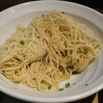 NIBOSHI MANIA - 紅ズワイ蟹味噌バターの和え玉、下に油ダレ