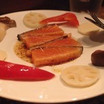 Nov, 2013　ノルウェーサーモンマリネの炙り　蜂蜜粒マスタードソース　いろとりどりの野菜のピクルスとともに
