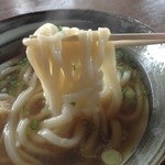 いかにも手打ちという感じがするうどん