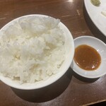 鉄板ステーキ 采 彩 - ライス(中) ・専用タレ