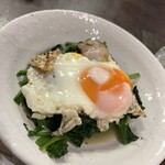 せいじ - お通しのほうれん草ベーコンエッグ