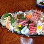 民宿旅館 小林 - 写真刺身は二人前だけど、おいしい！マグロがきれい。