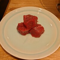 炭火焼肉ホルモン うしごろ 中目黒店 - 赤身角切り