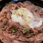 居見世 茶蔵 - 道産和牛のローストビーフ丼（寄せ豆腐、搾りたて豆乳付）