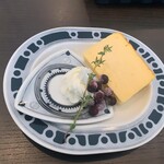 喫茶アンフィニ - デザートのお皿にも車好きなアイテムが…。