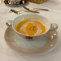 中禅寺金谷ホテル - Seasonal potage(calotte)
                      季節のポタージュ(人参)
                      美味しかったぁ