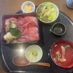 食事処 松まる - まぐろ丼定食、全体図(1980円、税込2178円)