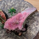 La Stalla - 先月のもも肉が瑞々しい若さならば、ひと月かけて完成したこちらは大人の階段を登ったシンデレラ。ノーメイクの少女と色香を纒った熟女。私は熟女が大好きです。お肉の話ですよ。