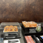 Honolulu International Airport JAL Sakura Lounge - 