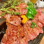 炭火焼肉　じもんじゅ - タレで頂くお肉