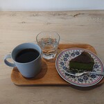 COFFEE STAND 28 - ケーキとコーヒー