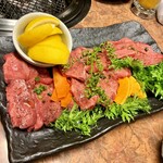 炭火焼肉　じもんじゅ - タンの盛り合わせ