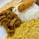 Kussiya–Srilanka スリランカの台所 - パパド、デビルチキン（？）、豆カレー