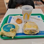 マクドナルド - ソーセージマフィンセット(ハッシュドポテト&コーラ０)に単品でチキンクリスプマフィンをば…。