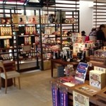 小川珈琲 - 充実した物品販売のコーナー