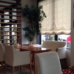 小川珈琲 - 天井が高いので開放感があります