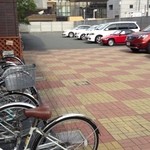 小川珈琲 - 広い駐車場と駐輪場