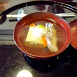 花浅葱 - 真鯛の酒蒸し　玉子豆腐に蓮がら、人参、白髪葱、香り付けにへべず果皮乗せ　お出汁がきいて美味しいです。