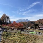 Kaida Kougen Aisu Kurimu Koubou - お墓から御嶽山を臨む…