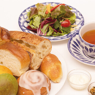 【TINYパン食べ放題モーニング】