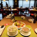 Shangri-La's Far Eastern Plaza Hotel - 