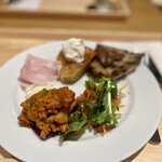 スターバックス リザーブ(R)ストア - 4皿目・デザート的なパンを求めて行ったのにまだ新しいデリが出てて食べてしまった。