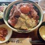 肉屋 堀もと - ローストビーフ丼チョモランマ（¥2,200税込）
