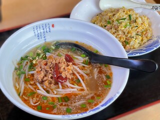 Taiwambishokuya - 台湾ラーメン（ハーフ）＋台湾炒飯（少なめ）