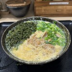 Honkakuha Hakata Udon Hasida Taikiti - 肉うどん¥1050、卵とじ¥150、岩海苔¥100