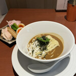 酒肴場 屯 - 【限定】特製濃厚煮干し蕎麦¥1350