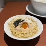 酒肴場 屯 - いかガーリックバター和え玉¥450