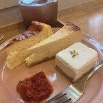 223847906 - 3種のチーズケーキ(ベイクド・NY・レア)