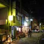 ウッドベリーズ - 奥に何となくウッドベリーズっぽい雰囲気の建物が見えてくると