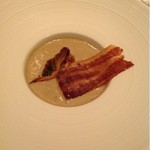 アールピーアール - ごぼうのポタージュ 秩父平茸とカリカリベーコン