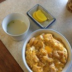 西陣 鳥岩楼 - 名代親子丼、鶏のスープ、沢庵二枚