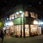 ウッドベリーズ - ウッドベリーズマルシェは全面ガラス張りで、以前の店舗よりも広々とし
      中が素通しとなっているので入りやすいのもポイント高しです。