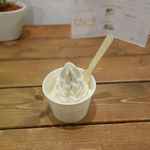 ウッドベリーズ - 程なくしてバナナミックスのフローズンヨーグルトが手渡され