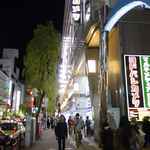 ウッドベリーズ - ヨドバシカメラの通りをしばし北上します。